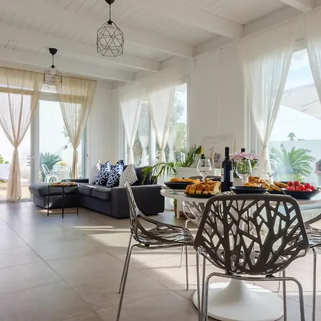 Villa Luxury Seaside Chalet *